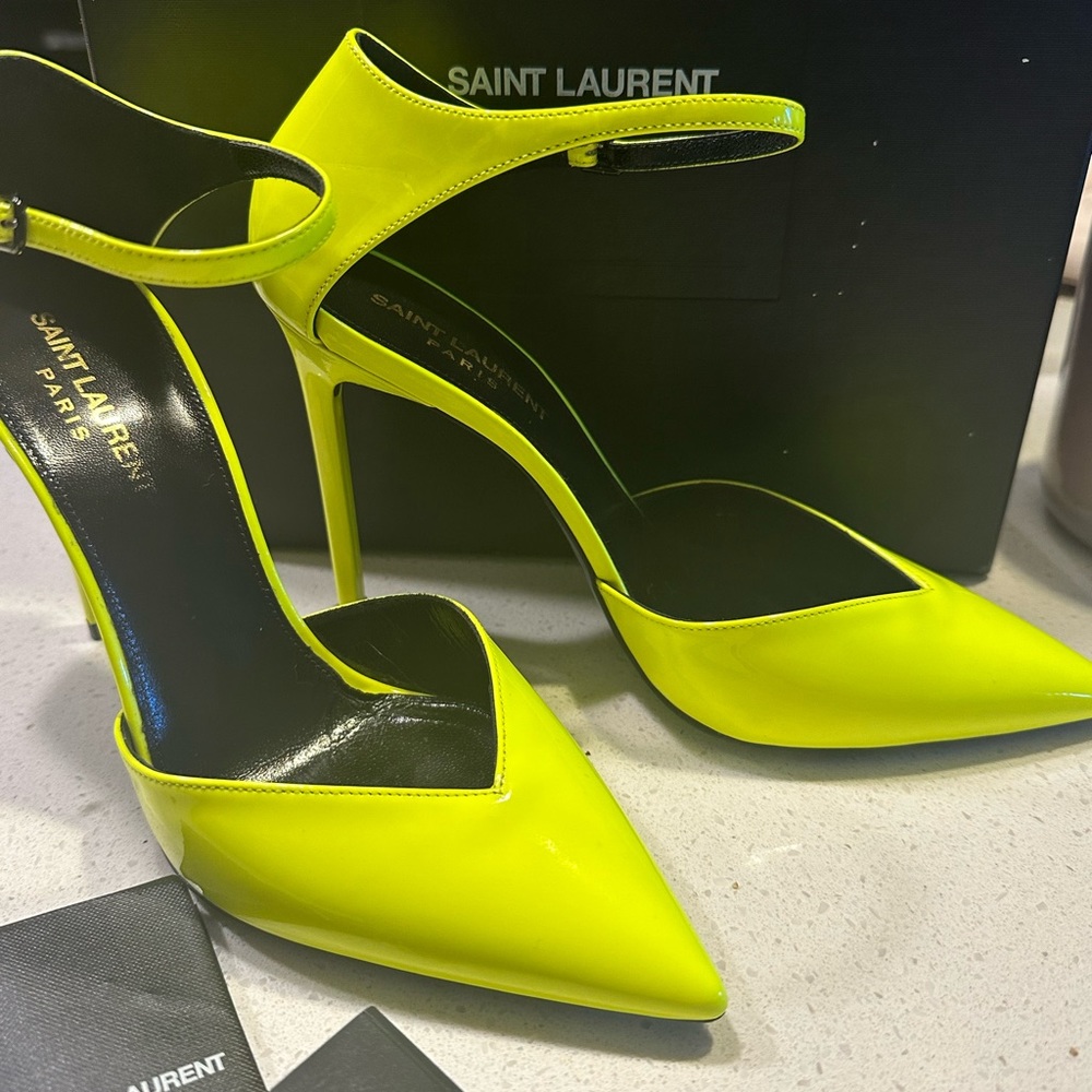 Saint Laurent Anja strap pump